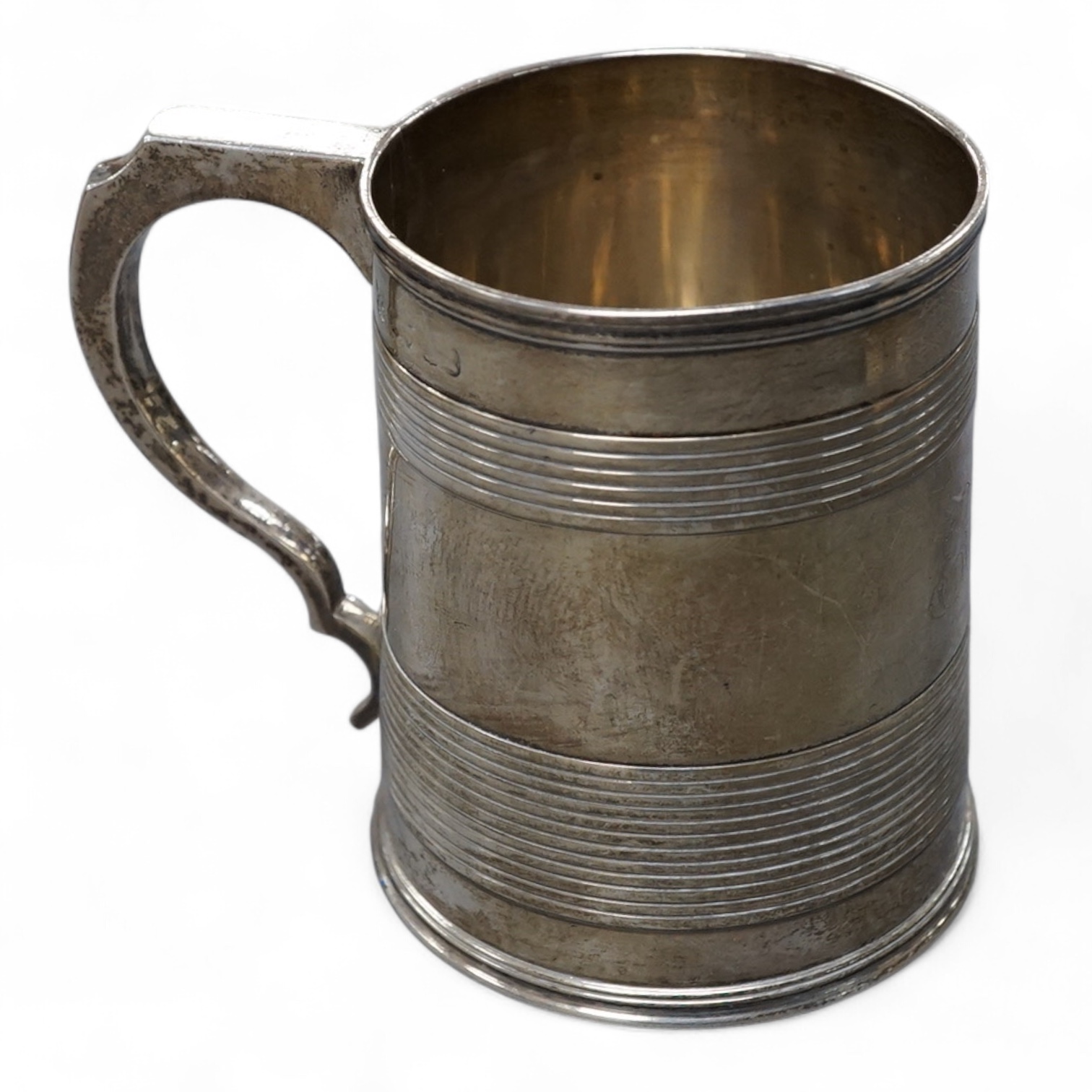 An early 19th century reeded silver christening mug by Eames & Barnard, London, marks rubbed, height 85mm, 4.9oz.